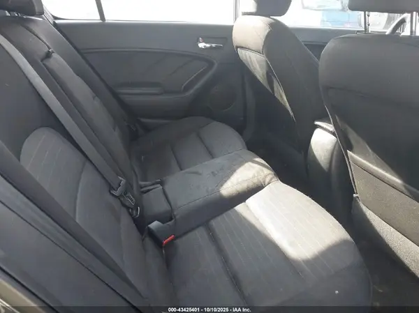 KNAFK5A84G5583382 2016 KIA FORTE - Image 8