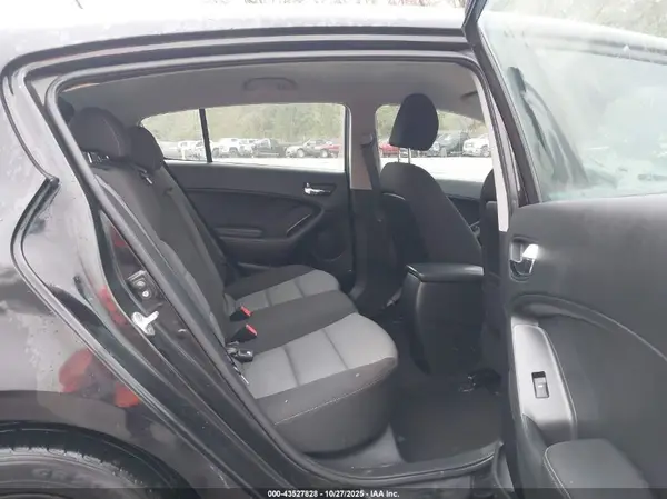 KNAFK5A84G5608085 2016 KIA FORTE - Image 8
