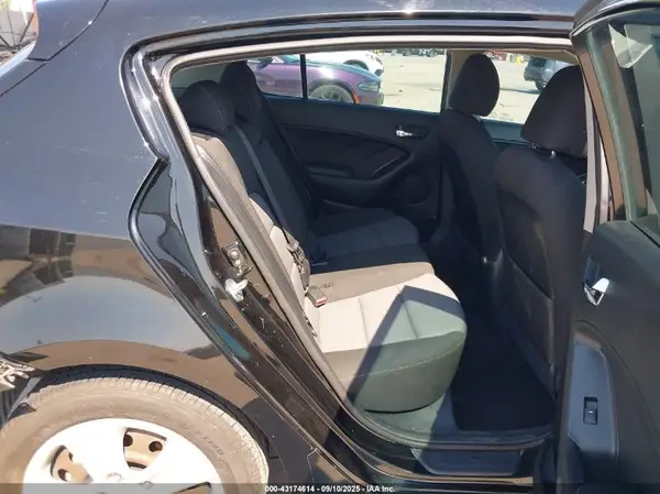 KNAFK5A84G5618700 2016 KIA FORTE - Image 8