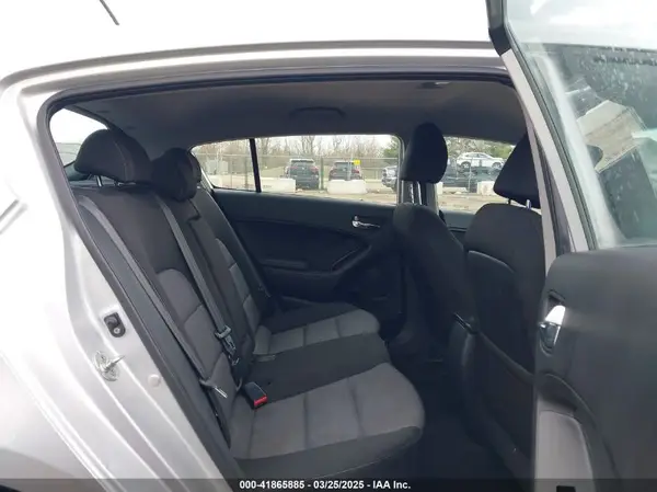 KNAFK5A84G5637232 2016 KIA FORTE - Image 8