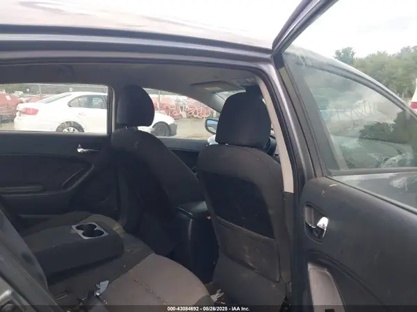 KNAFK5A84G5644035 2016 KIA FORTE - Image 8