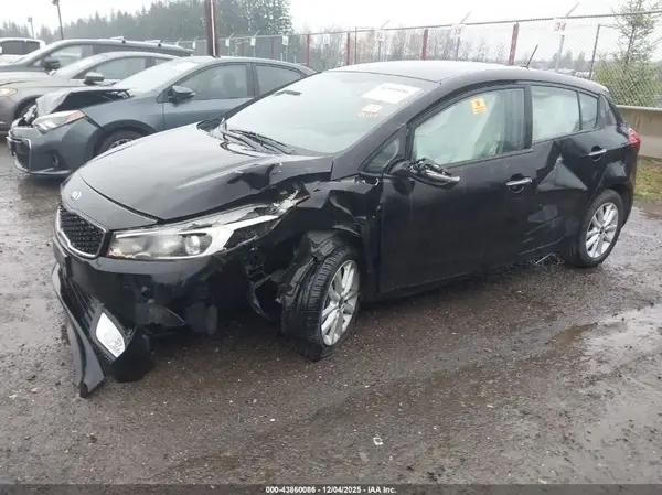 KNAFK5A84H5671561 2017 KIA FORTE - Image 2
