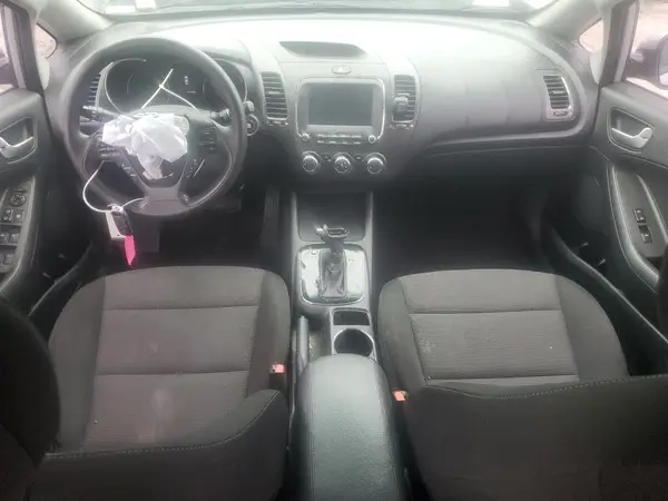 KNAFK5A84H5671687 2017 KIA FORTE - Image 8