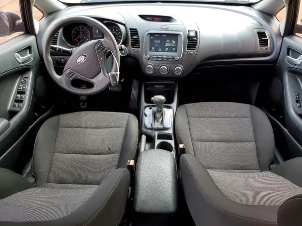 KNAFK5A84H5674203 2017 KIA FORTE - Image 8