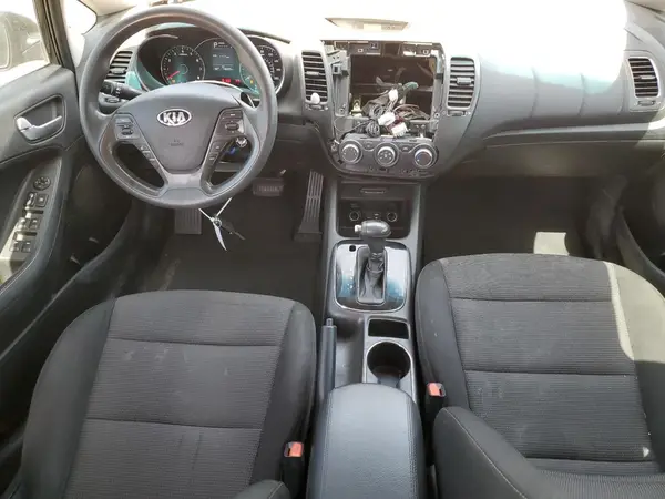 KNAFK5A84H5677330 2017 KIA FORTE - Image 8