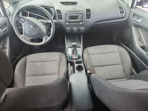 KNAFK5A84H5681569 2017 KIA FORTE - Image 8