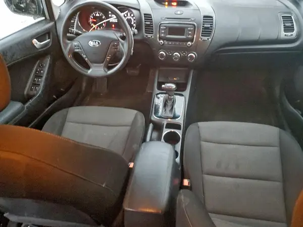 KNAFK5A84H5682639 2017 KIA FORTE - Image 8