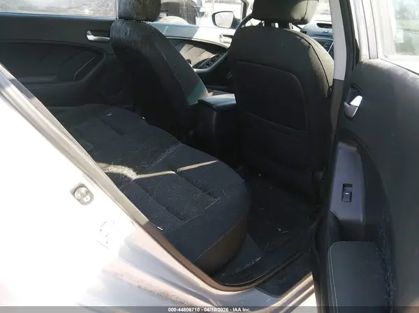 KNAFK5A84H5693480 2017 KIA FORTE - Image 8