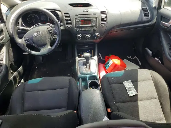 KNAFK5A84H5693947 2017 KIA FORTE - Image 8