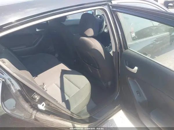 KNAFK5A84H5697383 2017 KIA FORTE - Image 8