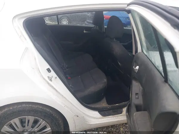 KNAFK5A84H5704784 2017 KIA FORTE - Image 8