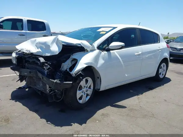 KNAFK5A84H5705577 2017 KIA FORTE - Image 2