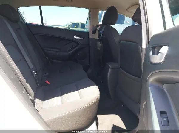 KNAFK5A84H5705577 2017 KIA FORTE - Image 8