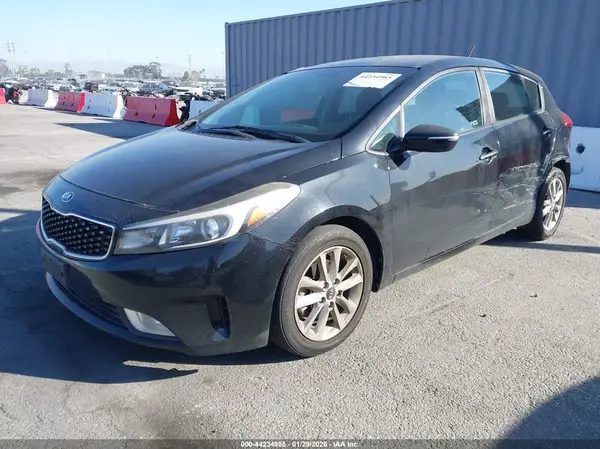 KNAFK5A84H5706289 2017 KIA FORTE - Image 2