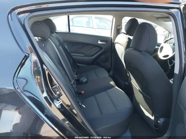 KNAFK5A84H5706289 2017 KIA FORTE - Image 8