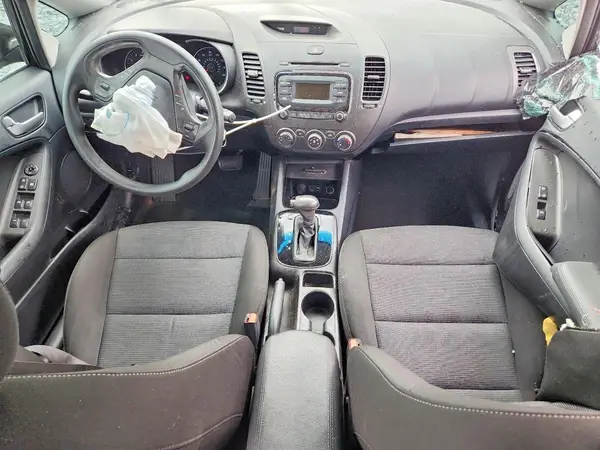 KNAFK5A84H5711038 2017 KIA FORTE - Image 8