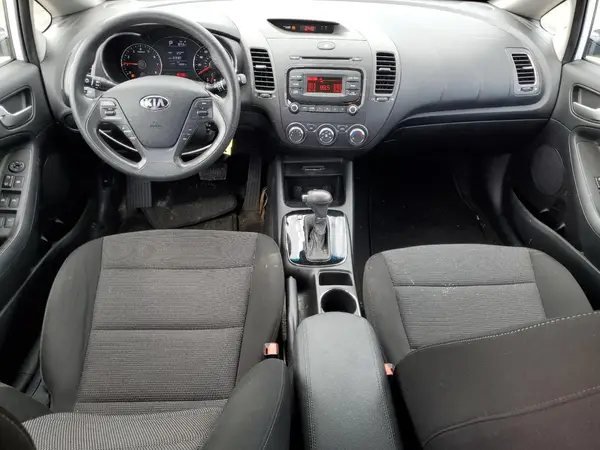 KNAFK5A84H5713730 2017 KIA FORTE - Image 8