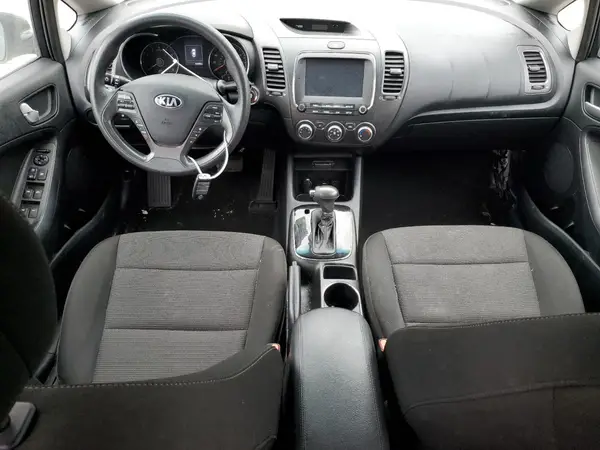 KNAFK5A84H5721164 2017 KIA FORTE - Image 8