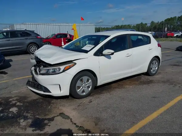 KNAFK5A84H5725568 2017 KIA FORTE - Image 2