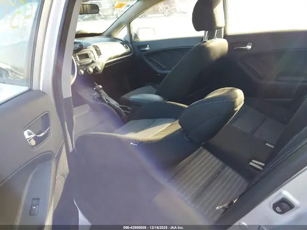 KNAFK5A85G5547863 2016 KIA FORTE - Image 8