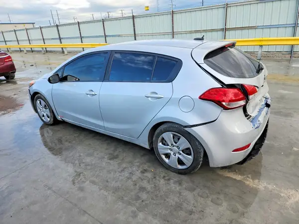 KNAFK5A85G5577929 2016 KIA FORTE - Image 2