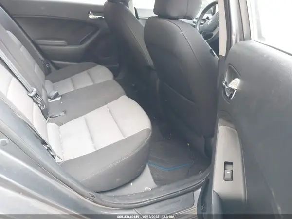 KNAFK5A85G5582712 2016 KIA FORTE - Image 8