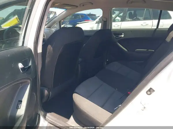 KNAFK5A85G5584833 2016 KIA FORTE - Image 8