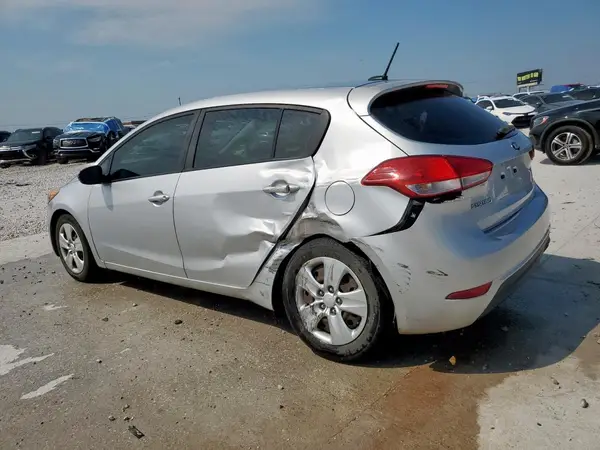 KNAFK5A85G5586923 2016 KIA FORTE - Image 2