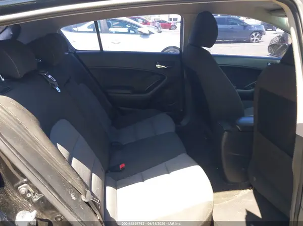 KNAFK5A85G5605986 2016 KIA FORTE - Image 8