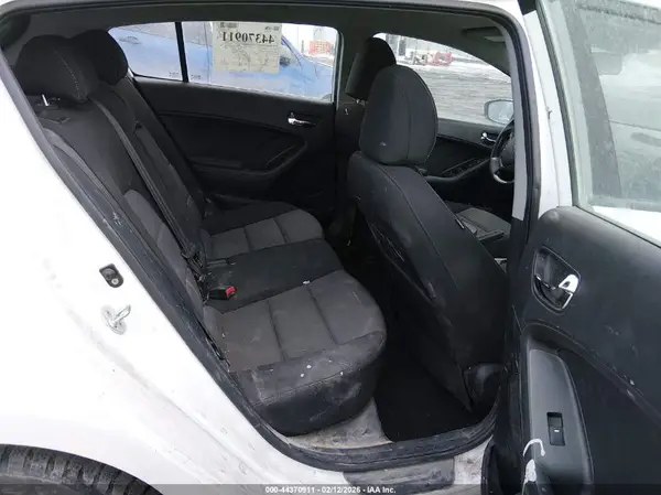 KNAFK5A85G5618267 2016 KIA FORTE - Image 8