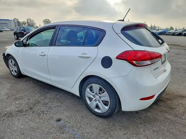 KNAFK5A85G5631374 2016 KIA FORTE - Image 2