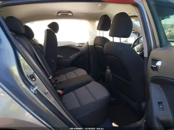 KNAFK5A85G5636574 2016 KIA FORTE - Image 8