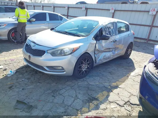 KNAFK5A85G5639393 2016 KIA FORTE - Image 2