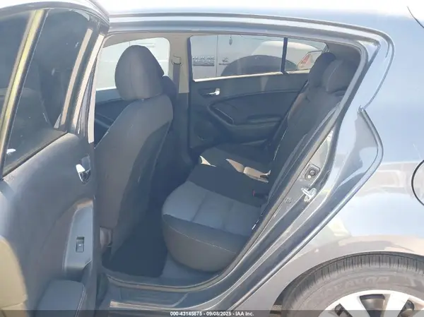 KNAFK5A85G5640012 2016 KIA FORTE - Image 8