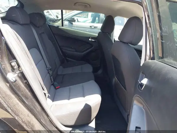 KNAFK5A85G5640463 2016 KIA FORTE - Image 8