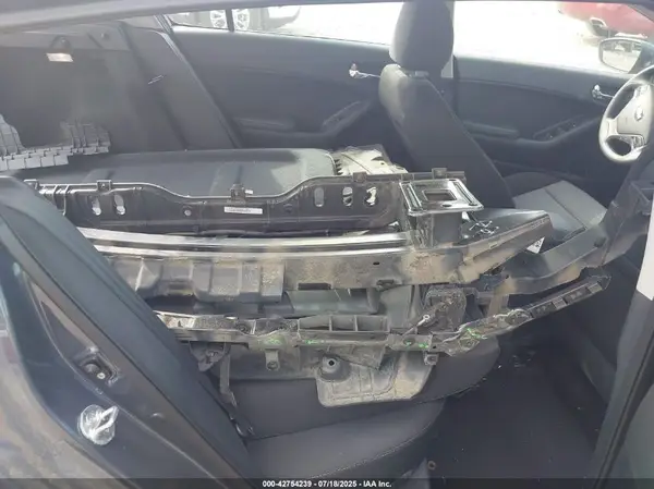 KNAFK5A85G5643945 2016 KIA FORTE - Image 8