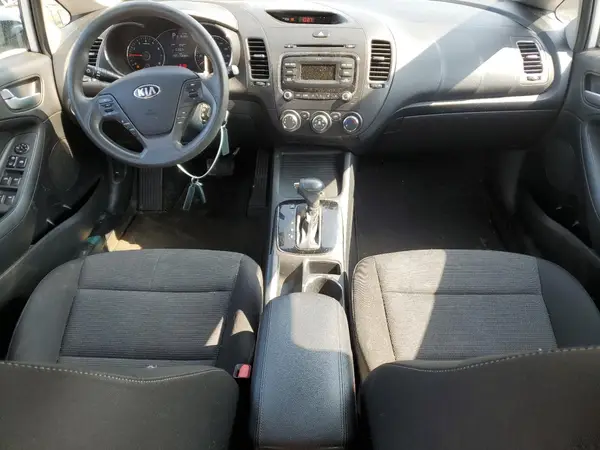 KNAFK5A85H5668054 2017 KIA FORTE - Image 8