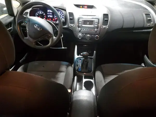 KNAFK5A85H5673125 2017 KIA FORTE - Image 8