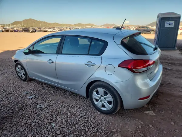 KNAFK5A85H5676042 2017 KIA FORTE - Image 2