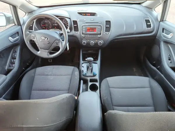KNAFK5A85H5676042 2017 KIA FORTE - Image 8