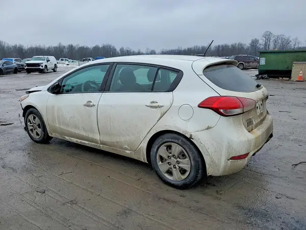 KNAFK5A85H5676140 2017 KIA FORTE - Image 2