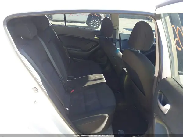 KNAFK5A85H5678227 2017 KIA FORTE - Image 8