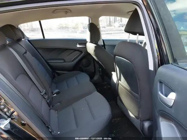 KNAFK5A85H5697912 2017 KIA FORTE - Image 8