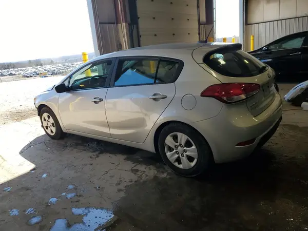 KNAFK5A85H5700887 2017 KIA FORTE - Image 2