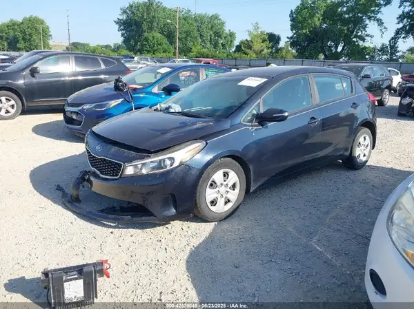 KNAFK5A85H5703529 2017 KIA FORTE - Image 2