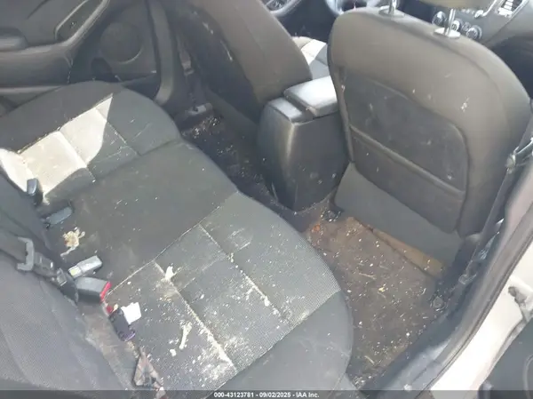 KNAFK5A85H5705801 2017 KIA FORTE - Image 8