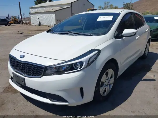KNAFK5A85H5706088 2017 KIA FORTE - Image 2