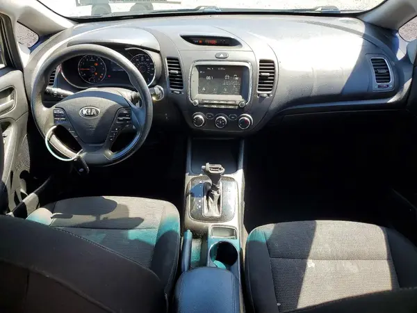 KNAFK5A85H5706754 2017 KIA FORTE - Image 8