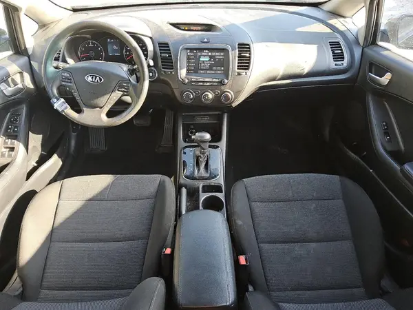 KNAFK5A85H5708925 2017 KIA FORTE - Image 8