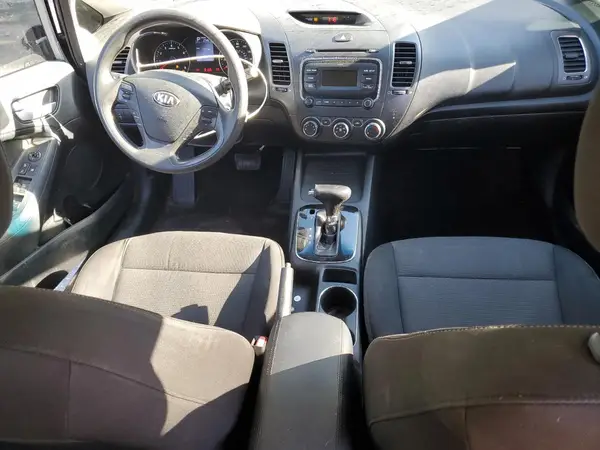 KNAFK5A85H5711629 2017 KIA FORTE - Image 8